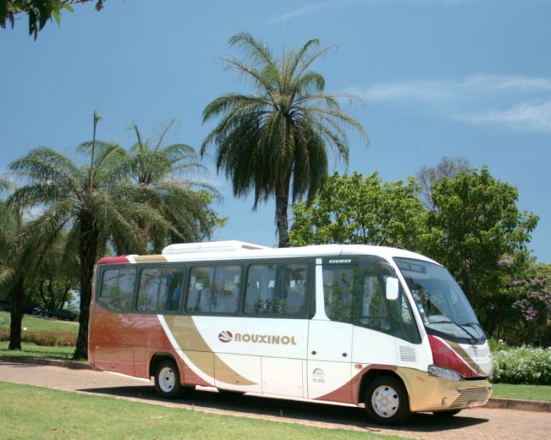 Micro Ônibus Executivo, 26 passageiros assentados, Ar-Condicionado, poltronas soft, tv, dvd, cd, caixa térmica, microfone, cinto de segurança.