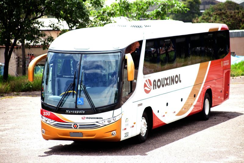 Ônibus Executivo, 46 passageiros assentados, Ar-Condicionado, poltronas soft, 02 tvs, dvd, cd, geladeira, microfone, toalhete, cinto de segurança.