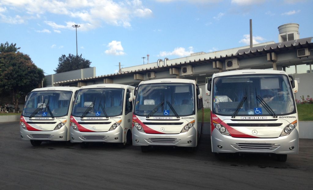 Micro Ônibus Executivo, 26 passageiros assentados, Ar-Condicionado, poltronas soft, tv, dvd, cd, caixa térmica, microfone, cinto de segurança.